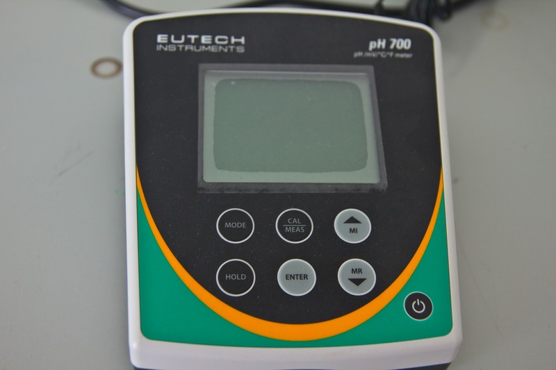 �H-���� EUTECH PH 700
